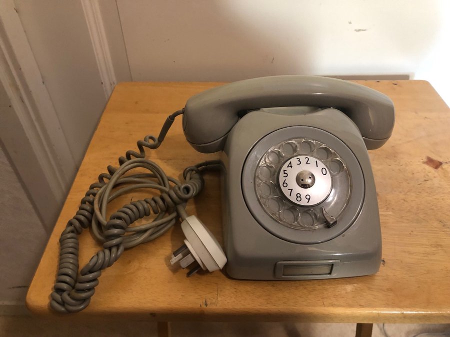 Telefon Telia med snurrskiva vintage