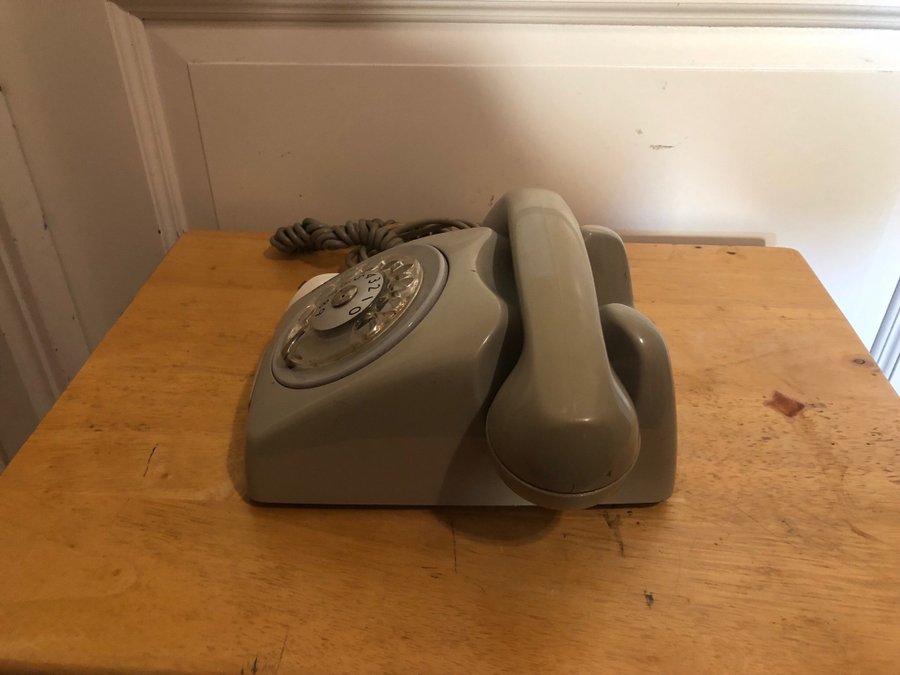 Telefon Telia med snurrskiva vintage