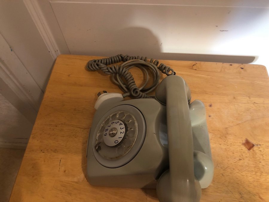 Telefon Telia med snurrskiva vintage