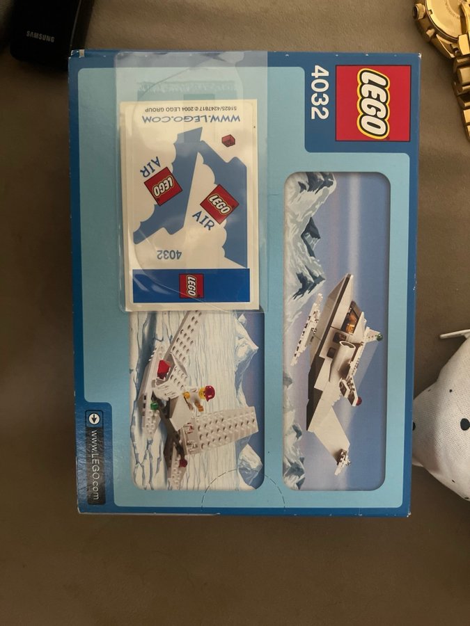 SÄLLSYNT LEGO World City 4032 Flygplan