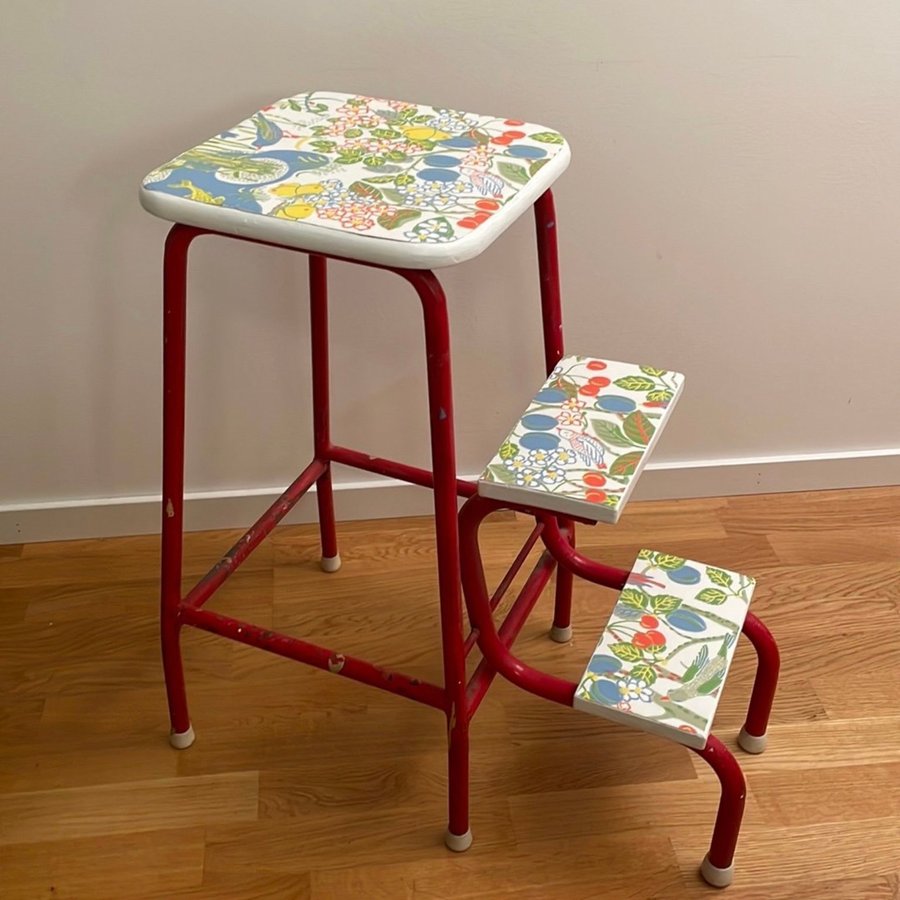 Vintage Stegpall Trappstege med Tapet Vit ”Paradiset” Josef Frank Svenskt Tenn