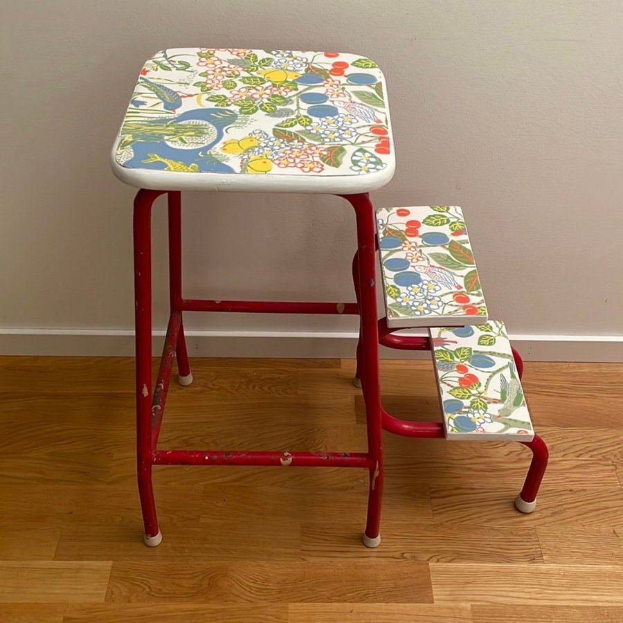 Vintage Stegpall Trappstege med Tapet Vit ”Paradiset” Josef Frank Svenskt Tenn