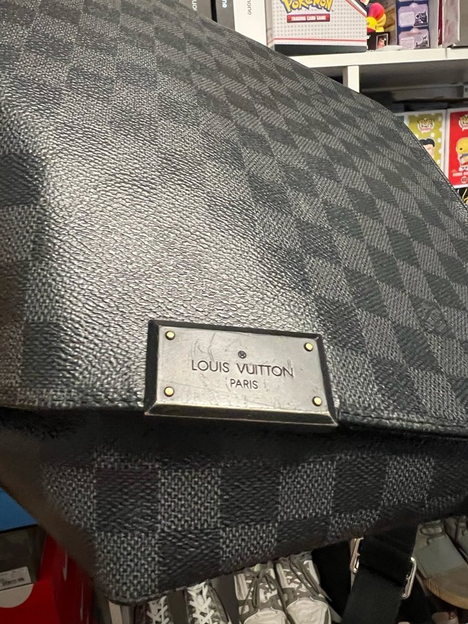 Louis Vuitton District PM Damier Graphite