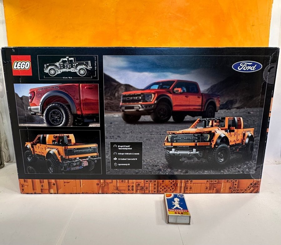 LEGO 42126 Technic Ford F-150 Raptor Pickup ( oanvänd ) Obruten förpackning.