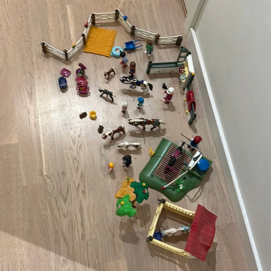 Playmobil Stora Hästset med Stall, Hästar, Figurer och Tillbehör