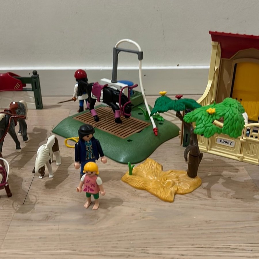 Playmobil Stora Hästset med Stall, Hästar, Figurer och Tillbehör