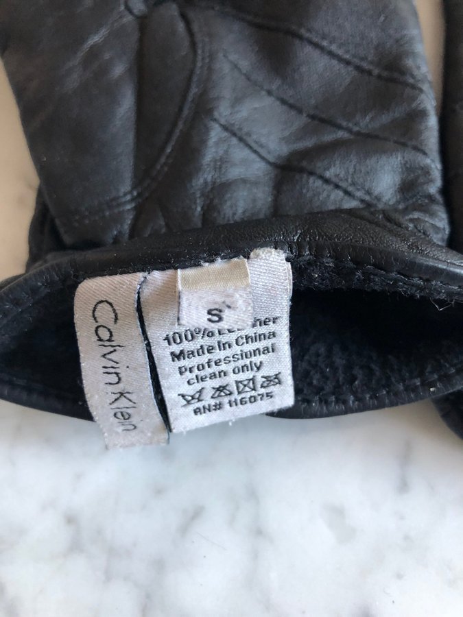 Calvin Klein fodrade handskar i läder svarta dam strl S