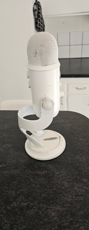 Blue yeti White mist