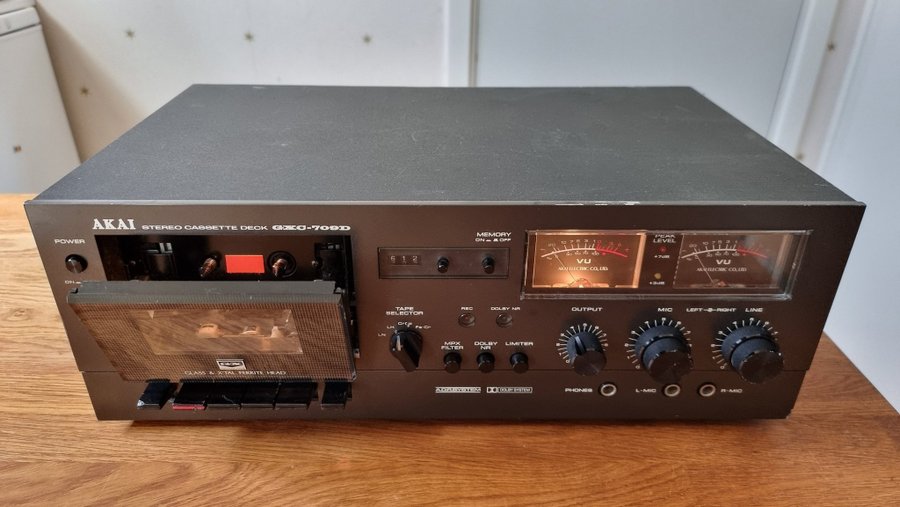 AKAI GXC-709D High-Fidelity Stereo Cassette Deck