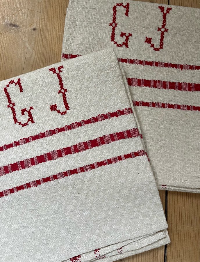 Retro jul / 2 st fina gamla hemvävda kökshanddukar med broderade monogram / jul