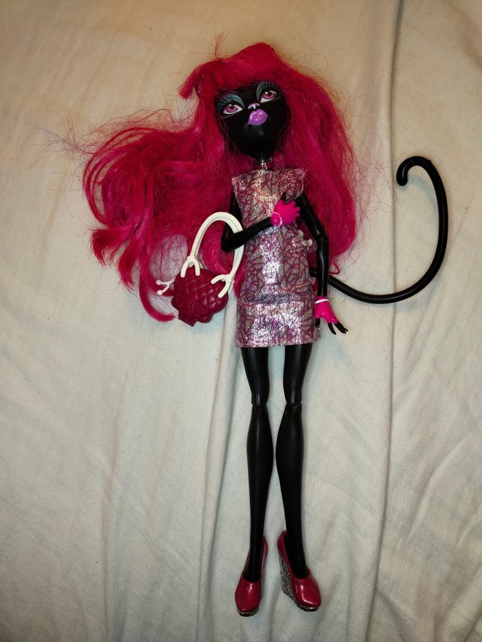 Monster High docka - Caty Noir