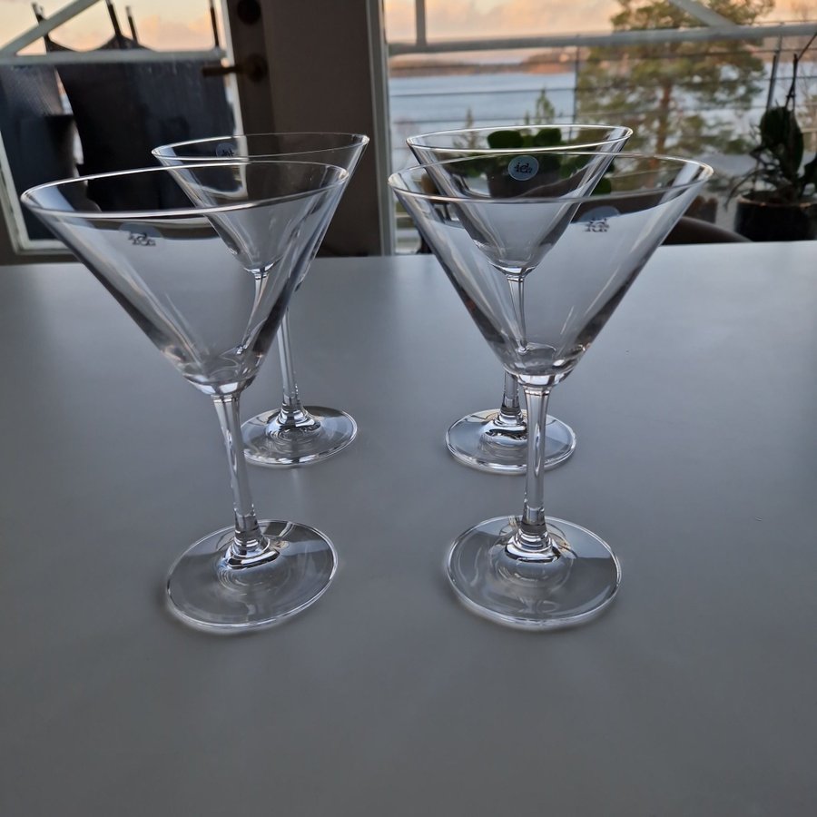 4 st Martini / Cocktail glas ID ideas daily