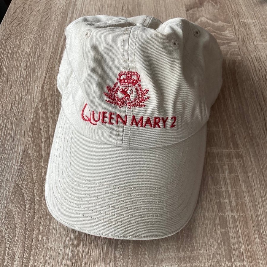 Queen Mary 2 baseball cap.