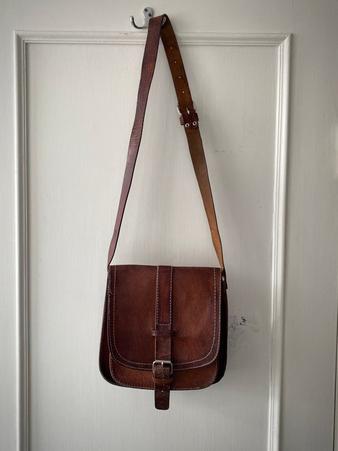 Vintage handmade Distressed Leather shoulder bag crossbody läderväska 1900-tal