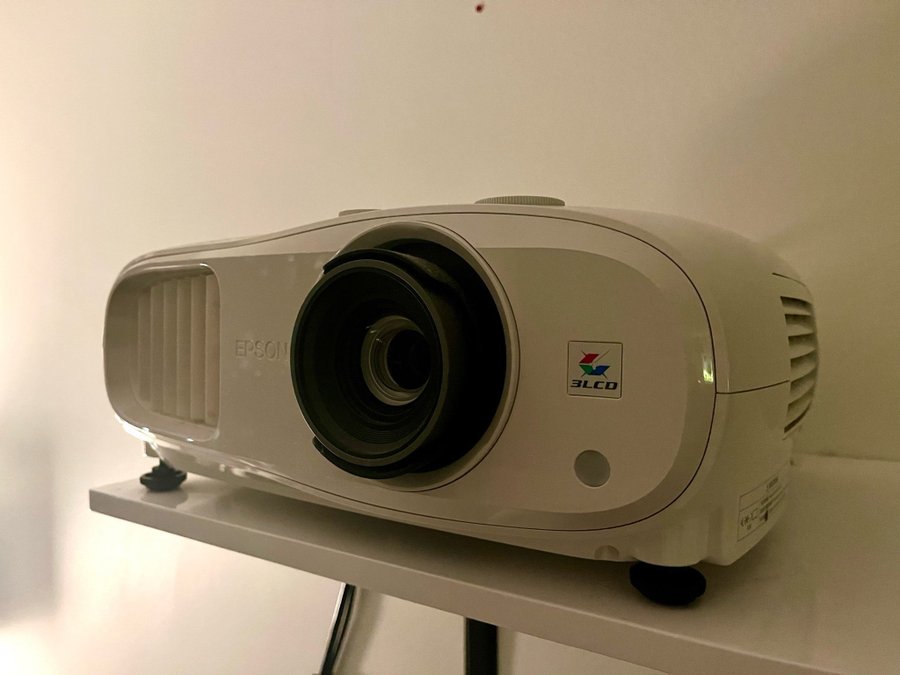 Epson TW7000 projektor-paket med duk!