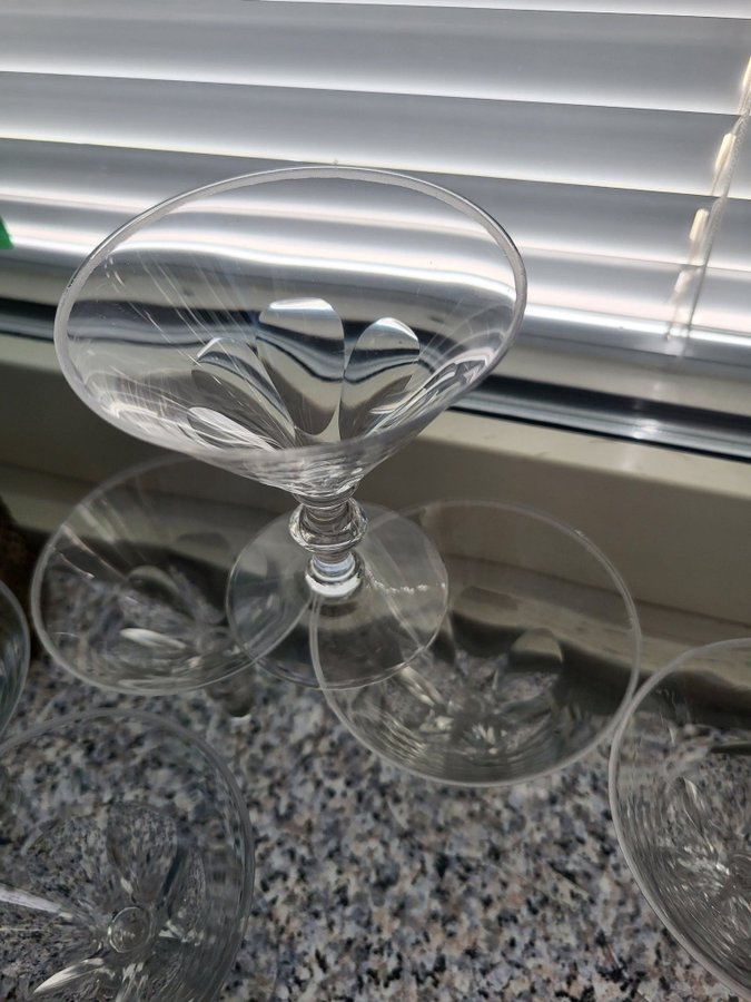 6 ST STARKVINGLAS/ LIKÖRGLAS/ MARTINIGLAS / KOSTA