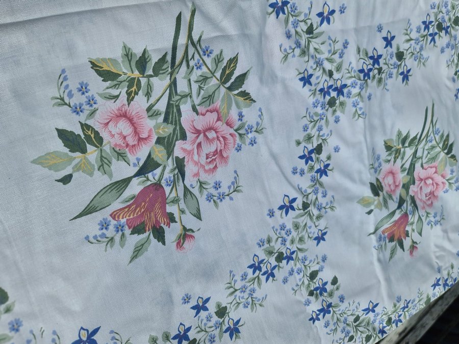 Vackert tyg romantiskt blommigt shabby chic blå rosa vitt