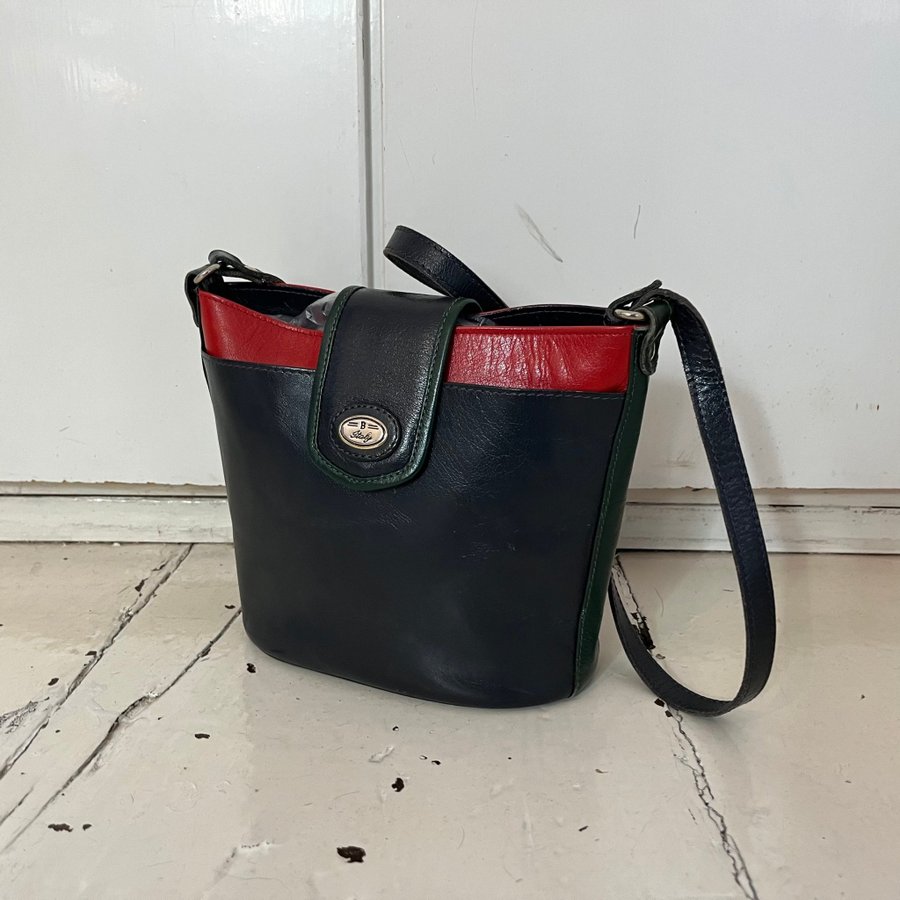 Vintage Bucketbag Äkta Läder Axelremsväska Italiensk Skinnväska Prima Skick!