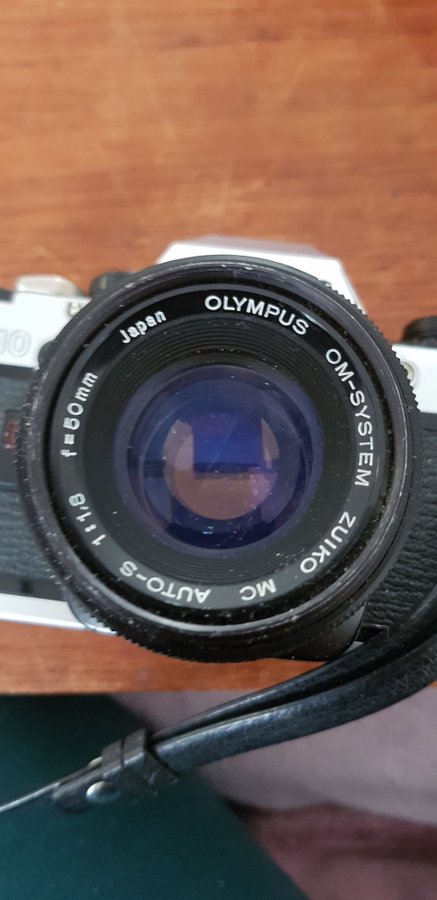 Olympus OM-10 kamera med objektiv