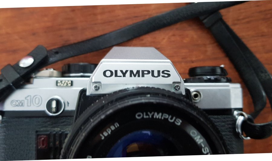 Olympus OM-10 kamera med objektiv