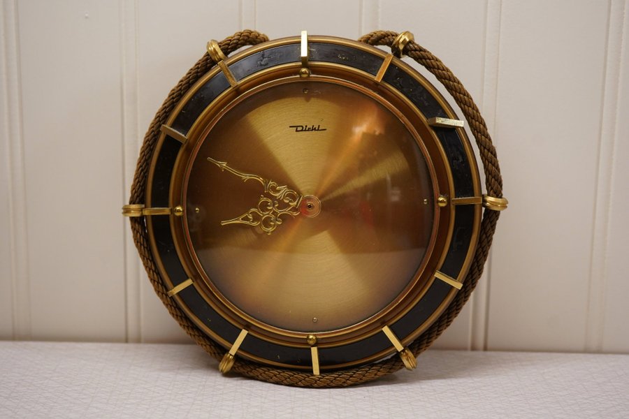 Diehl äldre väggklocka. glas, metall rep .Diameter 24 cm Batteridriven