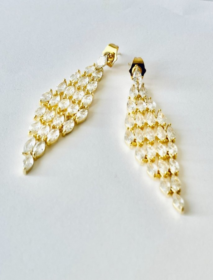 18 k Guld Plated Earings with zircon High quality guld plating will not fade