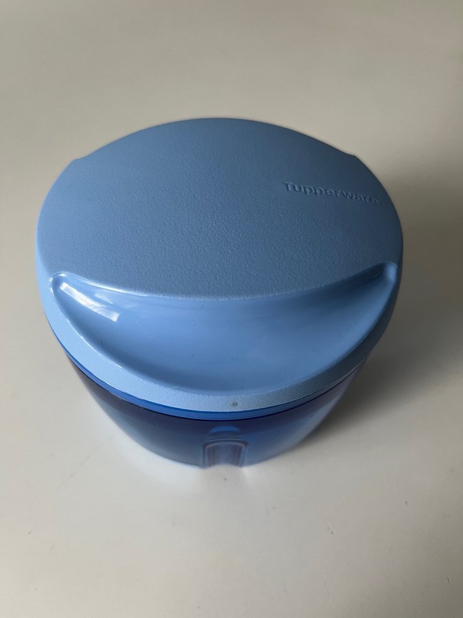 Tupperware blå manuel Happy Chopper hackare - använt bara ett par gånger!