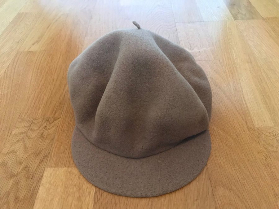 Kangol beige basker