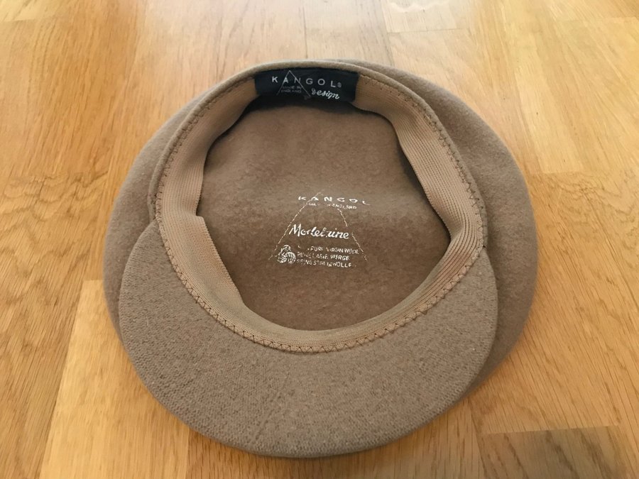 Kangol beige basker