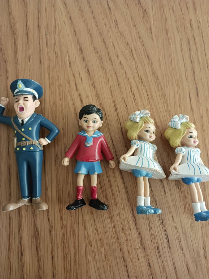 Pippi Långstrump figurer Annika, Tommy och polis 4 st