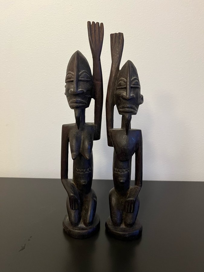 Två Afrikanska Träfigurer