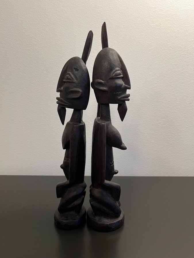 Två Afrikanska Träfigurer