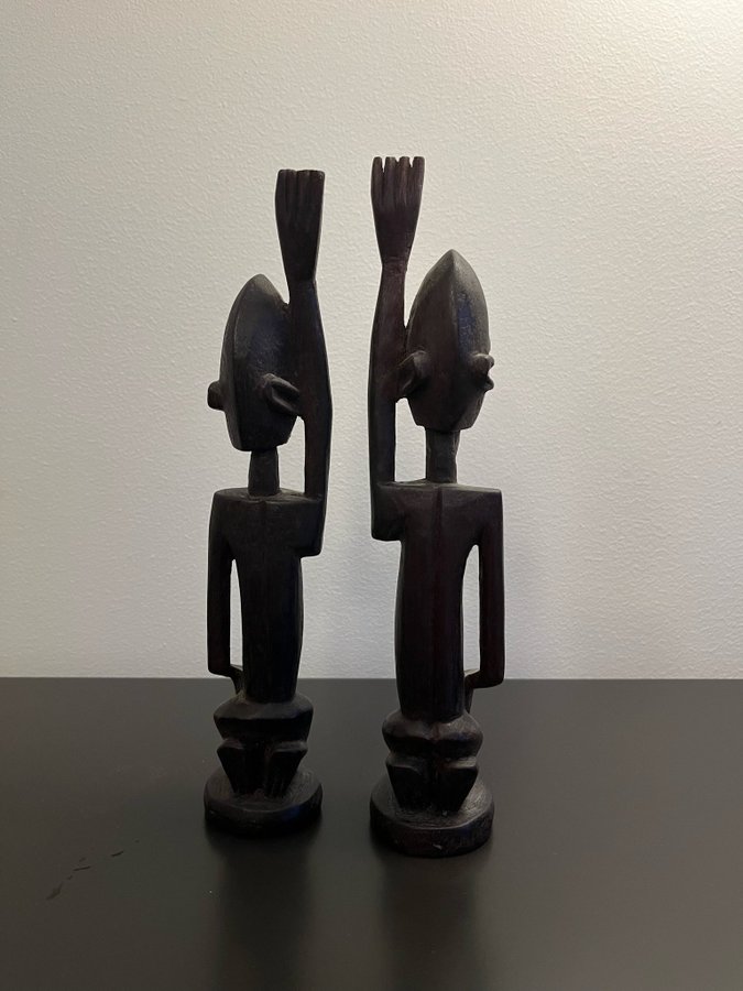 Två Afrikanska Träfigurer