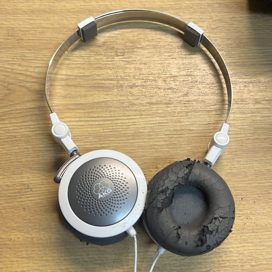 AKG k27i