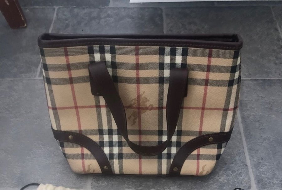 Burberry väska