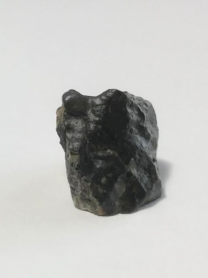 Månmeteorit - NWA 15945 - Lunar Feldspar Breccia - Ändskärning - 4.5g