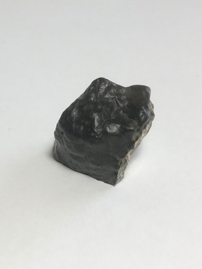 Månmeteorit - NWA 15945 - Lunar Feldspar Breccia - Ändskärning - 4.5g