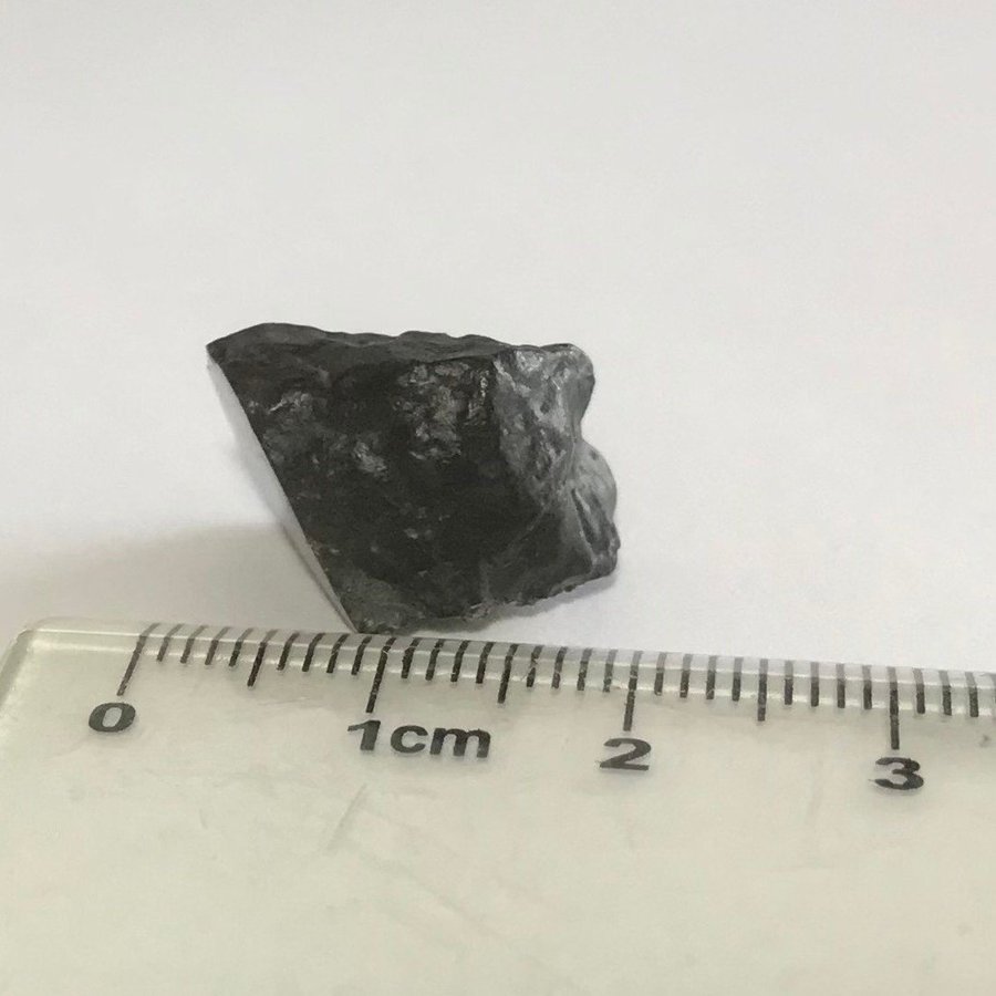 Månmeteorit - NWA 15945 - Lunar Feldspar Breccia - Ändskärning - 4.5g