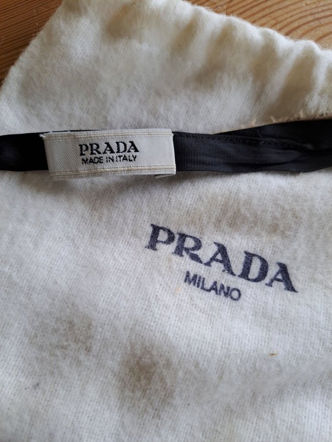 Prada halsband Nedsatt pris !