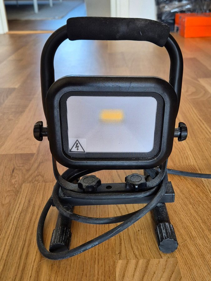 COJTECH 15W LED floodlight with T stand / LED-Arbetslampa med Stativ