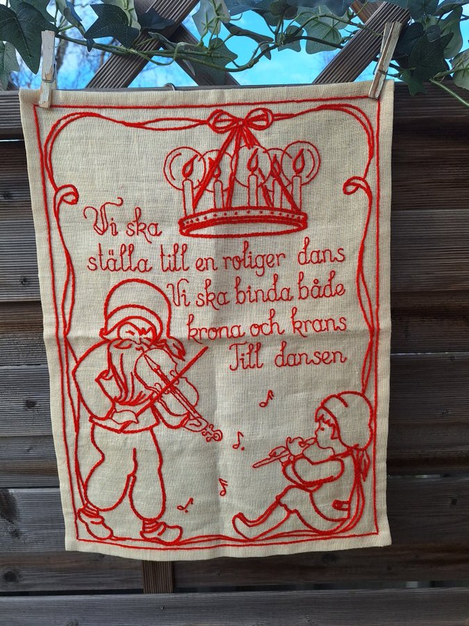 Broderad bonad med julmotiv Jul