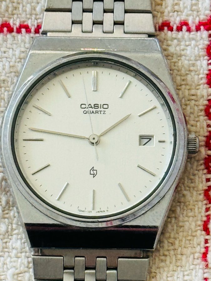 Casio MQ-100 Kvarts Armbandsur