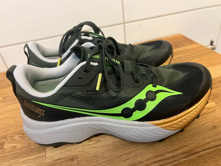 LÄS Saucony ENDORPHIN EDGE SVART Trail Löparskor Storlek 405