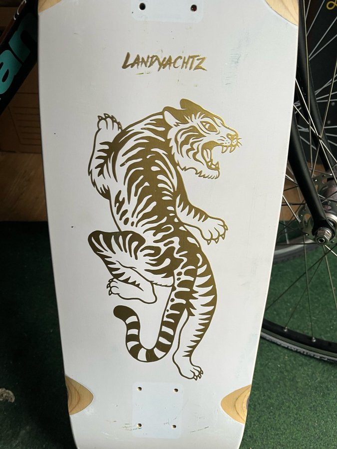 Landyachtz Tugboat Cruiser longboard Bengali Tiger UV