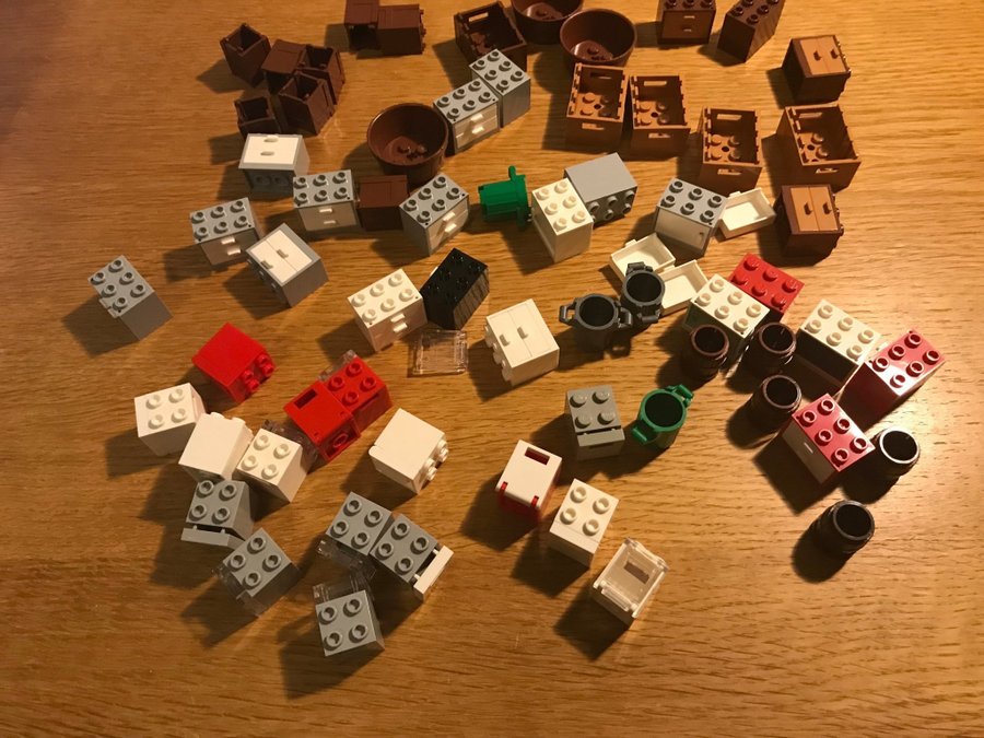 Lego - Lådor, tunnor och annan förvaring.