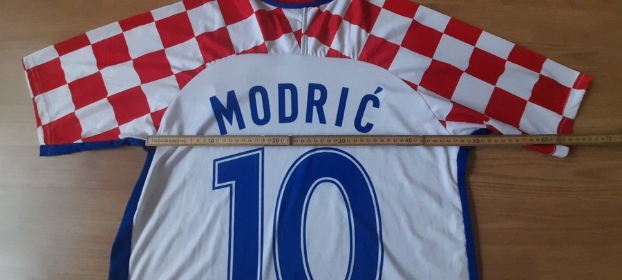 fotboollströja Storlek M-L Modric"