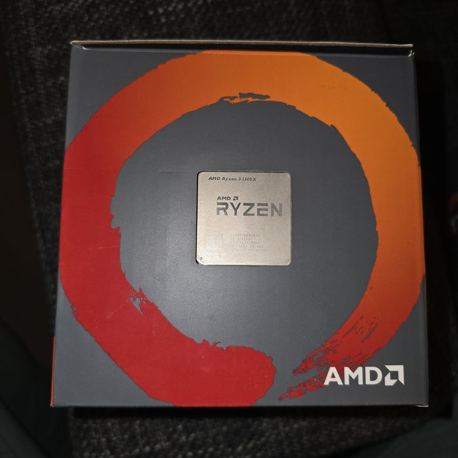 AMD Ryzen 3 1300X Processor med originalfläkt