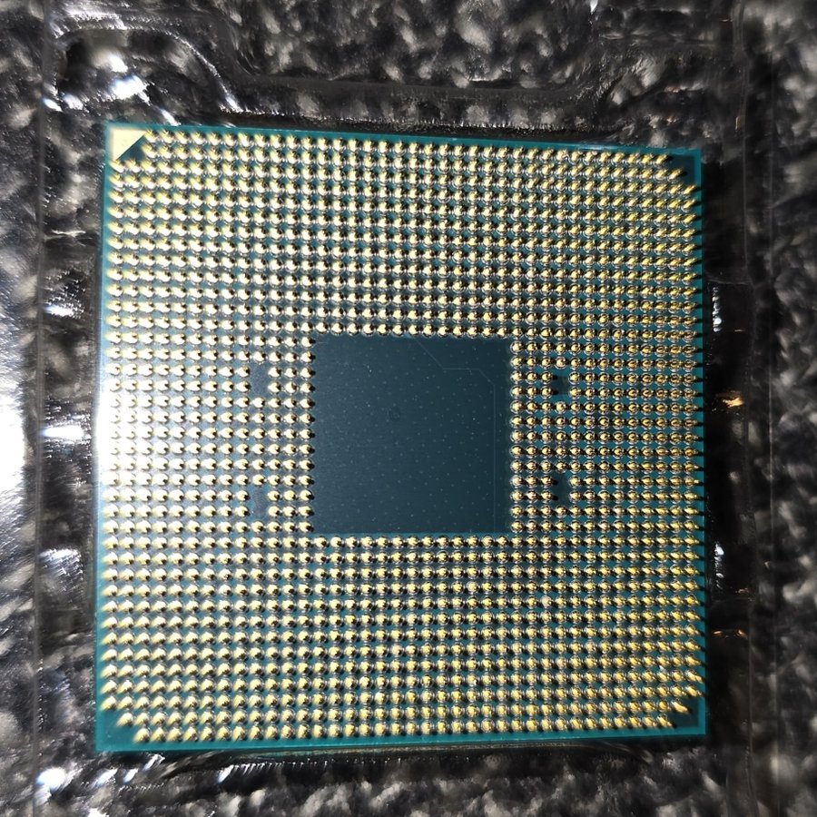 AMD Ryzen 3 1300X Processor med originalfläkt