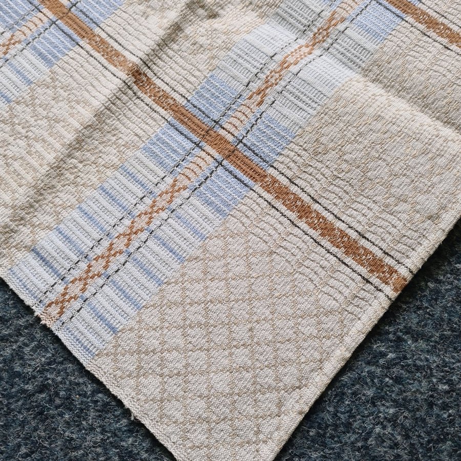 Dukvävd drällduk beige/ blå/vit/ brun rutig 67x66 cm