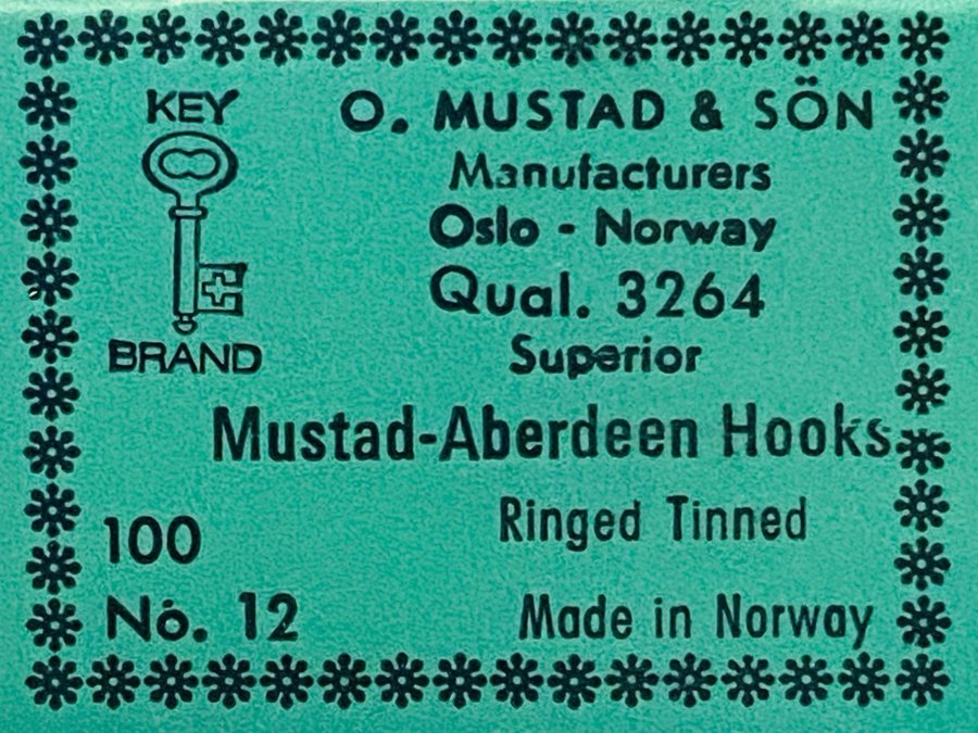 Mustad nr12 . Qual 3264 . Små fina krokar. 100st i sin original ask!